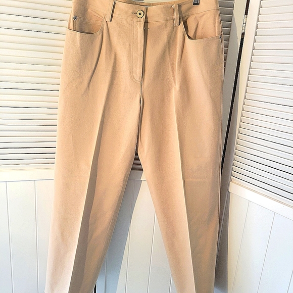 St John Tan SZ 12 Jeans with silver button and silver St John emblem - Picture 2 of 8